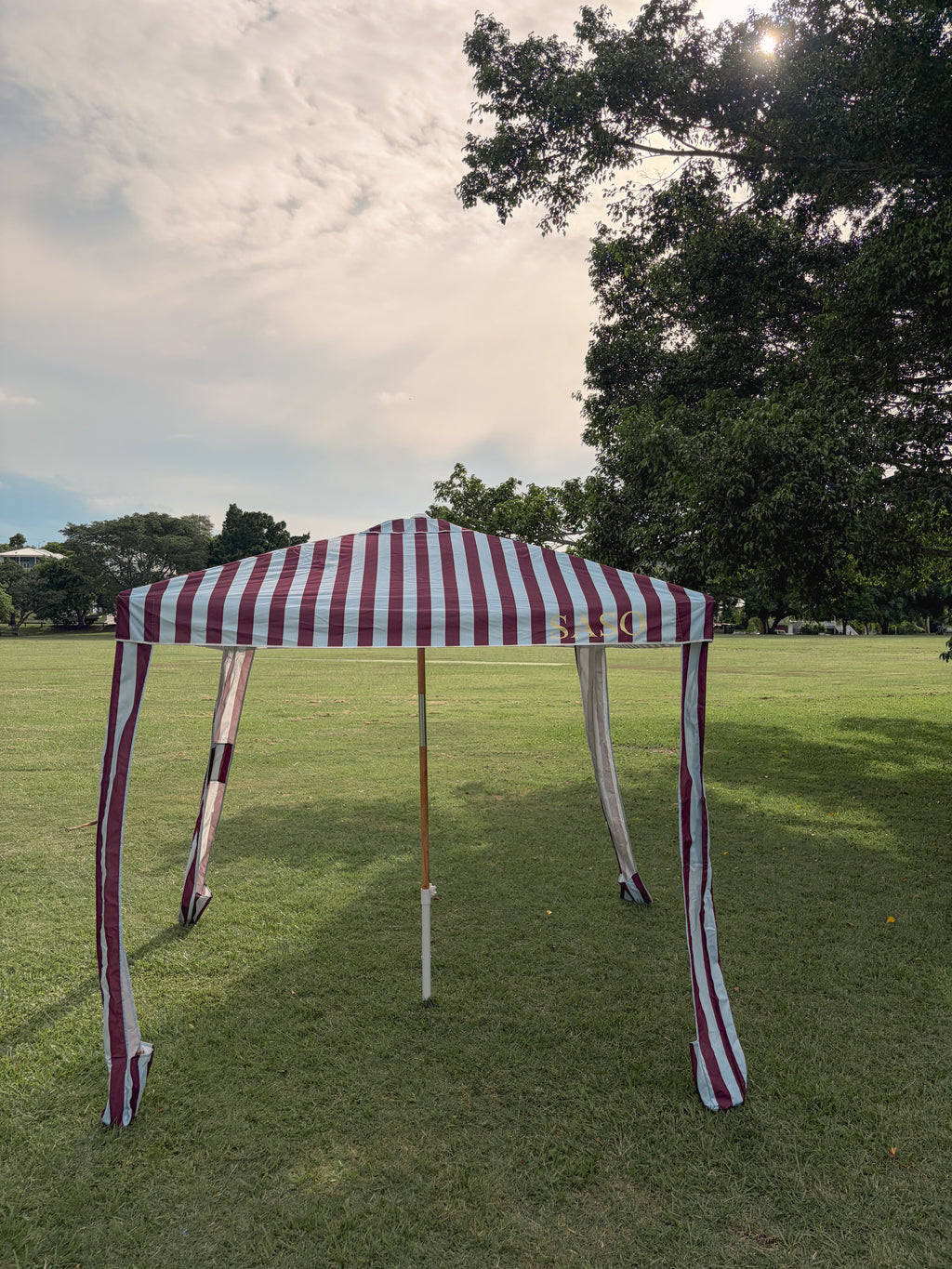Burleigh Cabana with Shade Wall