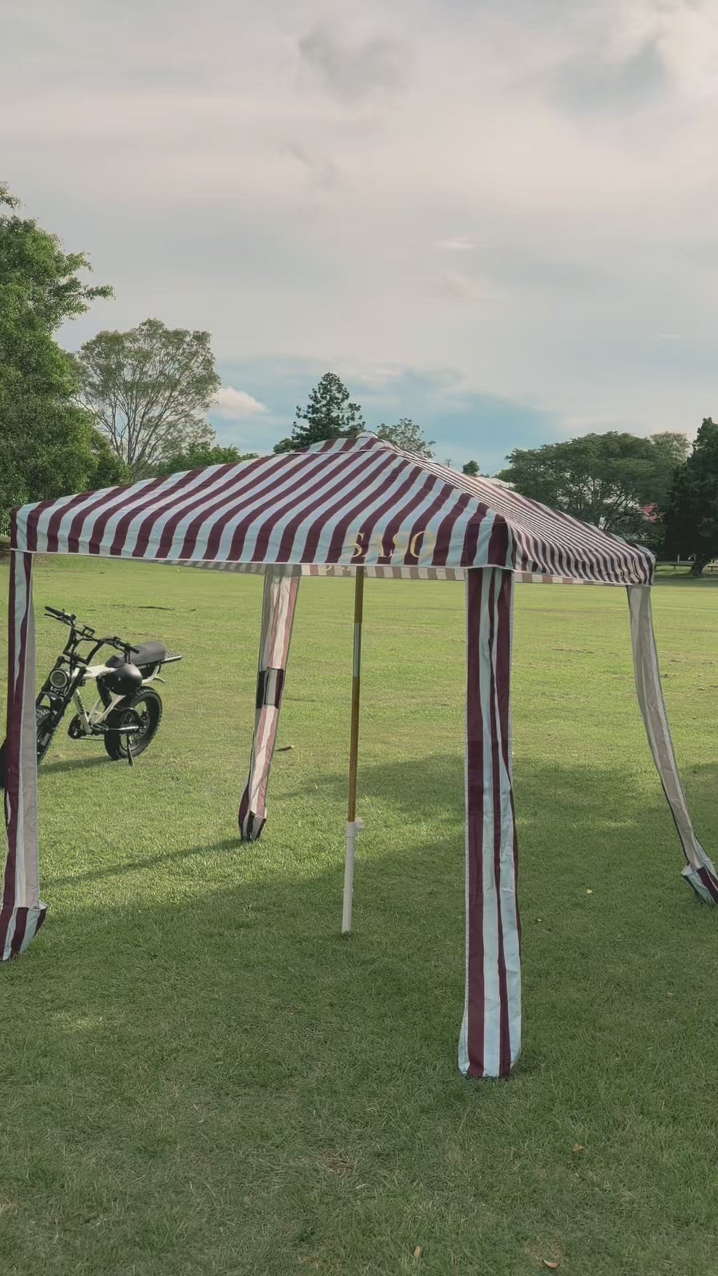 Burleigh Cabana with Shade Wall